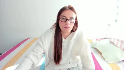 Snapshot of malucam_06 chatting on September 25, 9:23 pm instagram nueela online show from September 25, 9:23 pm