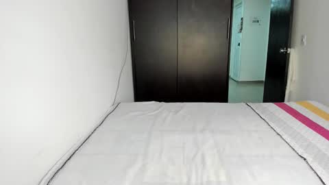 Snapshot of malucam_06 chatting on February 16, 8:11 pm instagram nueela online show from February 16, 8:11 pm