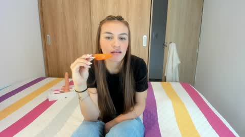 instagram  nueela   online show from June 25, 8:21 pm