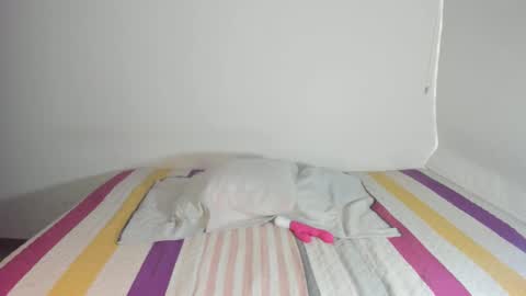 Snapshot of malucam_06 chatting on October 6, 8:35 pm instagram nueela online show from October 6, 8:35 pm