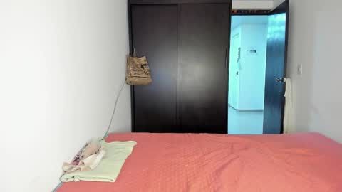 Snapshot of malucam_06 chatting on January 11, 12:44 am instagram nueela online show from January 11, 12:44 am