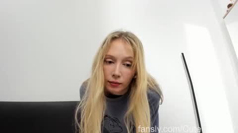 Snapshot of malvina_doll chatting on October 22, 4:01 pm malvina_doll online show from October 22, 4:01 pm