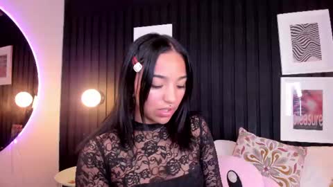 manelyk_evanss online show from June 24, 2:05 pm