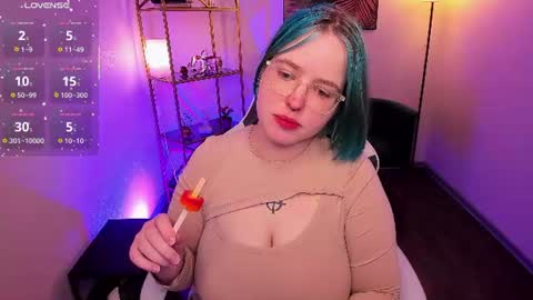 manic_pixie_ online show from June 16, 4:08 pm