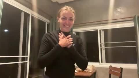 Manon hottie online show from April 19, 2:06 pm