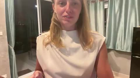 Manon hottie online show from April 23, 2:41 pm