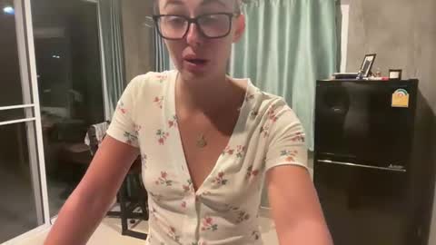 Manon hottie online show from April 27, 3:53 pm