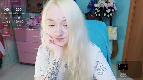 Manuela online show from December 19, 3:40 am