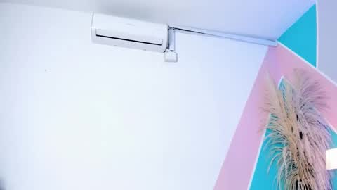 mara_winters_ online show from December 19, 12:52 pm