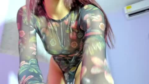 Meli-Mari  online show from December 6, 1:33 pm