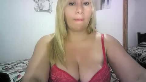 mariana995649 online show from May 6, 12:25 am