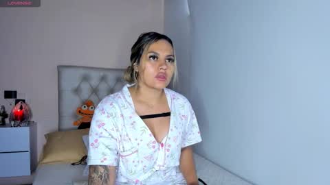 Mariana Roe online show from November 30, 5:17 pm