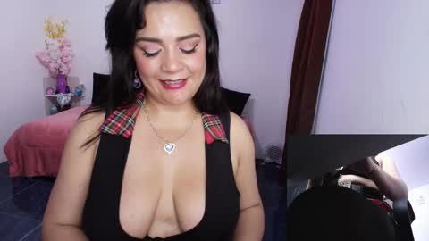Snapshot of mariana_beltrann chatting on October 25, 7:05 am Mariana online show from October 25, 7:05 am
