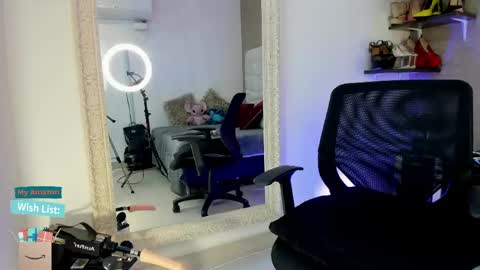 Mar y online show from April 28, 2:54 pm