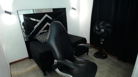 Mariana online show from April 30, 9:47 am