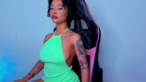 Snapshot of marianne__ chatting on January 24, 4:37 am M A R I A N E online show from January 24, 4:37 am