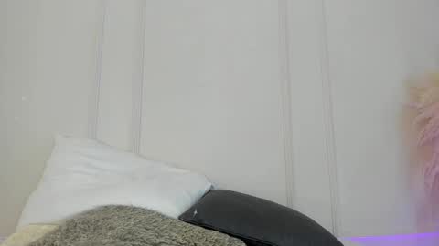 Maria Pettit online show from January 13, 11:47 am