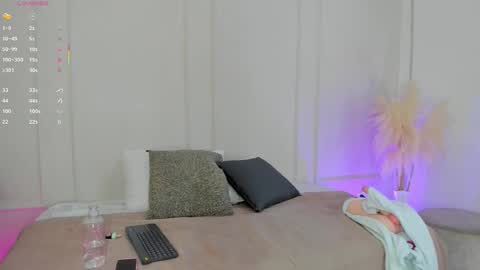 Maria Pettit online show from December 3, 11:45 am