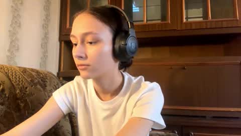 Lois online show from March 19, 1:37 pm