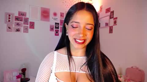 Nicolle online show from February 5, 8:45 pm