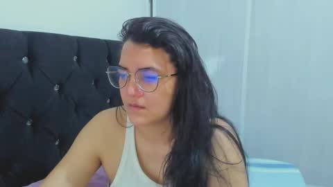 Snapshot of marilyn_garcia chatting on December 4, 5:22 pm MARILYN SEXY online show from December 4, 5:22 pm