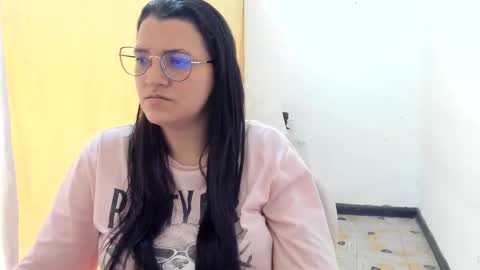 Snapshot of marilyn_garcia chatting on October 25, 4:03 pm MARILYN SEXY online show from October 25, 4:03 pm