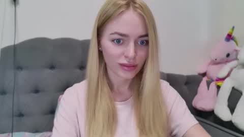 mariwell online show from May 27, 1:49 am
