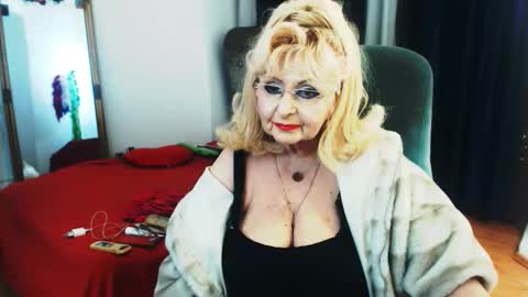 marthabrownn online show from December 18, 9:52 pm