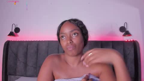 Laura online show from November 24, 9:39 pm