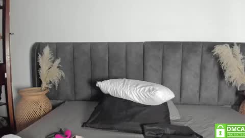 Snapshot of martina_jackson_ chatting on March 9, 7:37 pm Laura online show from March 9, 7:37 pm