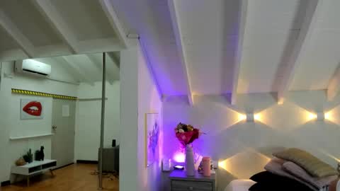 martina mIIler online show from March 16, 12:42 pm