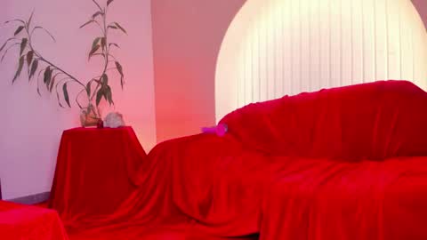 Nina online show from April 29, 6:35 pm