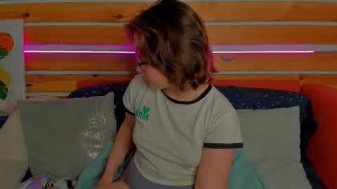 marybryantt online show from February 16, 8:25 am