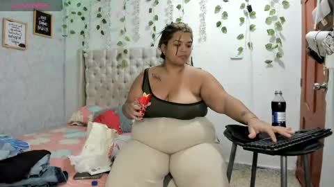 Marycurvy online show from May 2, 9:40 pm