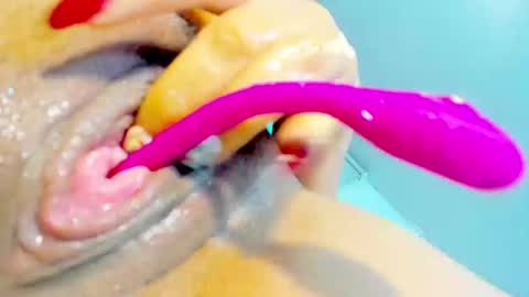 Snapshot of maryjoe11 chatting on January 22, 4:02 am maryjoe11 online show from January 22, 4:02 am