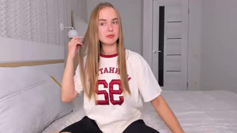 Mari online show from October 12, 8:00 pm