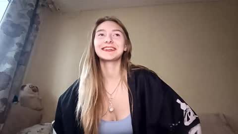 Hi My name is Elina Im 18 years old. online show from October 7, 6:18 am