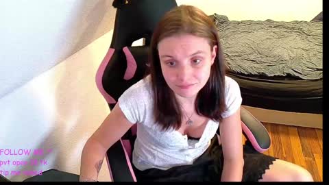 Queeny Kathy  Online at 2030 MEZ Sunday  Wednesday online show from January 29, 7:53 pm