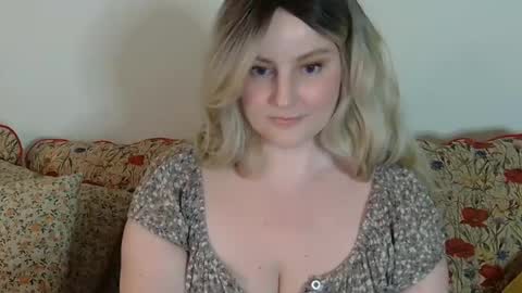 mathilde_solveig online show from February 8, 7:49 pm