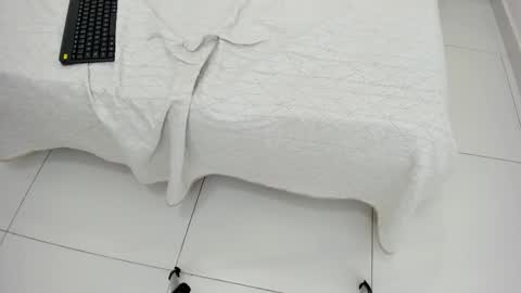 Ariel online show from March 6, 8:59 pm