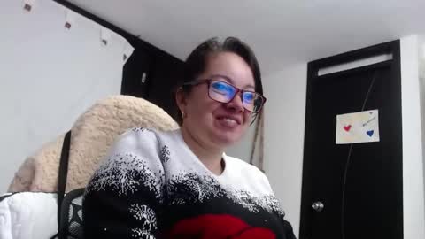 Snapshot of mature_wolf chatting on December 17, 11:49 am Sonia online show from December 17, 11:49 am