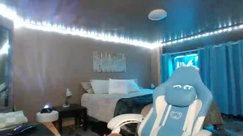 mavismable online show from November 17, 7:09 am