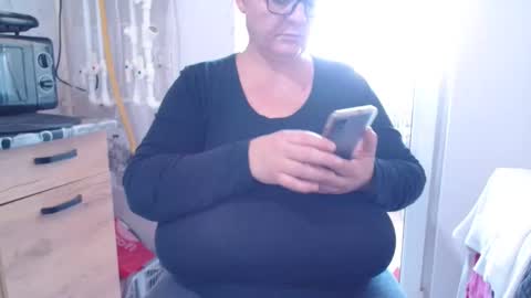 Snapshot of mayabbw50tits chatting on October 19, 9:33 am Maya online show from October 19, 9:33 am