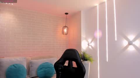 Maya online show from June 8, 7:47 pm