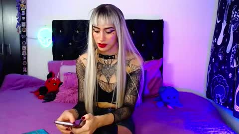 Snapshot of mayaredd chatting on March 7, 12:48 am mayaredd online show from March 7, 12:48 am