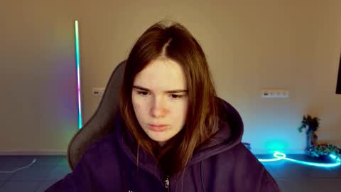 maybloom_ online show from February 3, 6:22 am