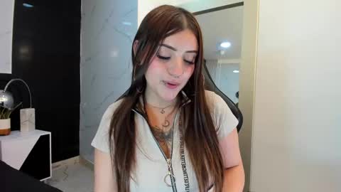 Snapshot of maylinsanchez chatting on February 21, 3:45 am Maylin online show from February 21, 3:45 am