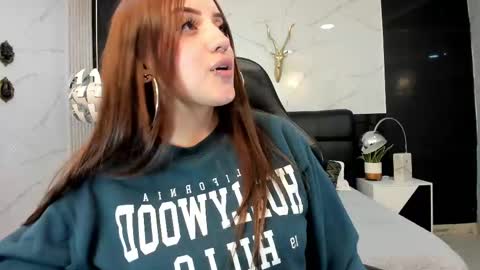 Snapshot of maylinsanchez chatting on March 1, 5:20 am Maylin online show from March 1, 5:20 am