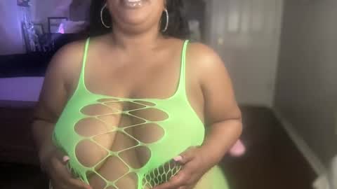 Snapshot of meetsouthernpeach chatting on February 23, 4:01 am Southern Peach online show from February 23, 4:01 am