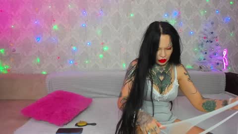 Snapshot of megan_blackmoon chatting on December 26, 4:21 am Helena Tuman online show from December 26, 4:21 am